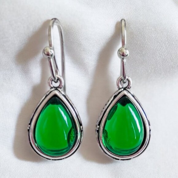 Green Stone Dangle Earring - Picture 5 of 6